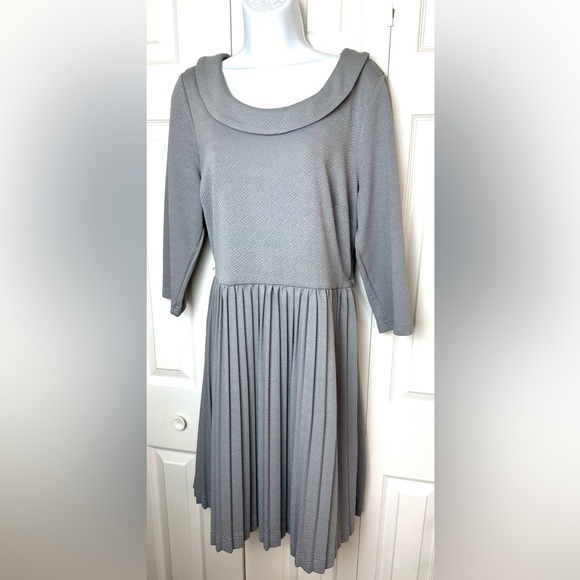 MODCLOTH Presentation Perfection Dress Gray Pleated Collared Textured Knit Pinup - Picture 2 of 13
